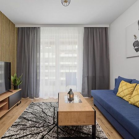 Apartment With 2 Bedrooms & Parking Wroclaw By Noclegi Renters Luaran gambar