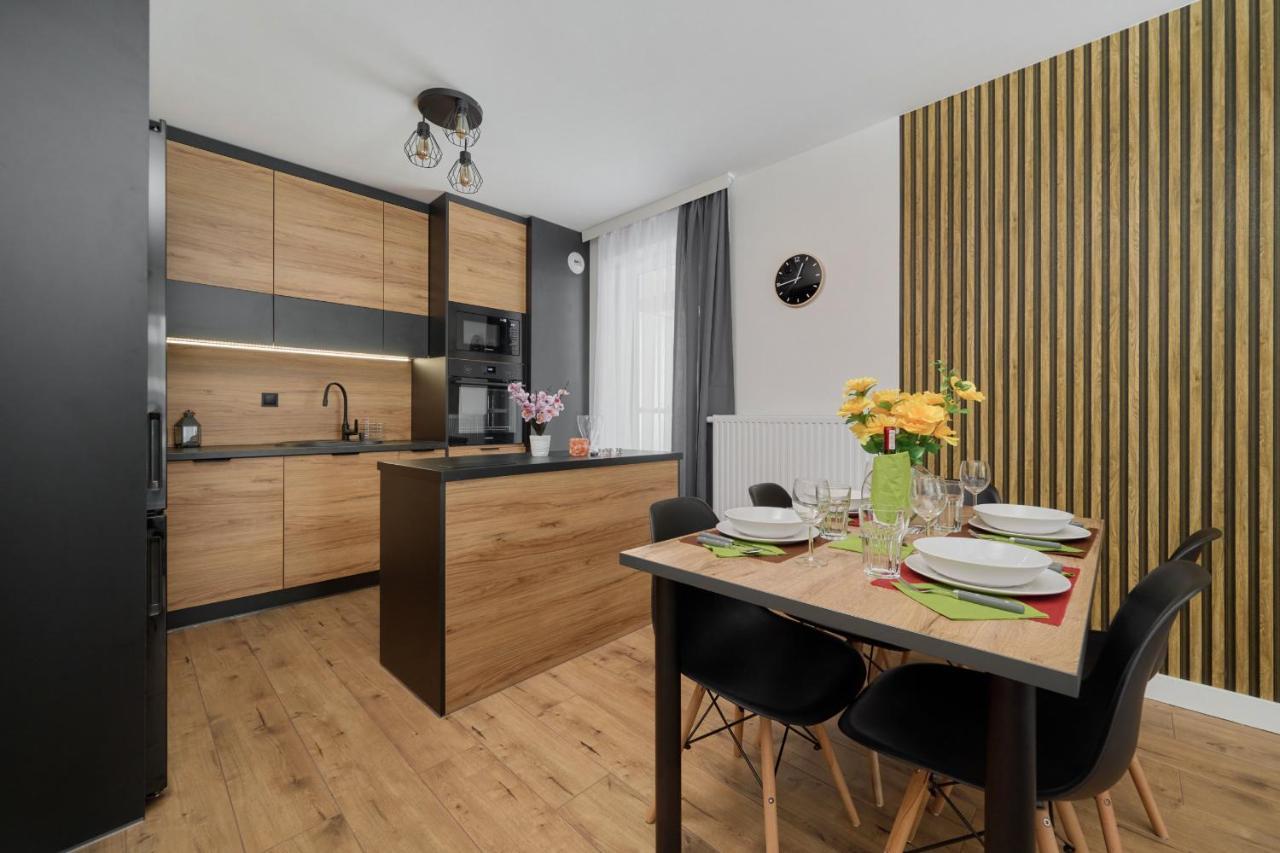 Apartment With 2 Bedrooms & Parking Wroclaw By Noclegi Renters Luaran gambar