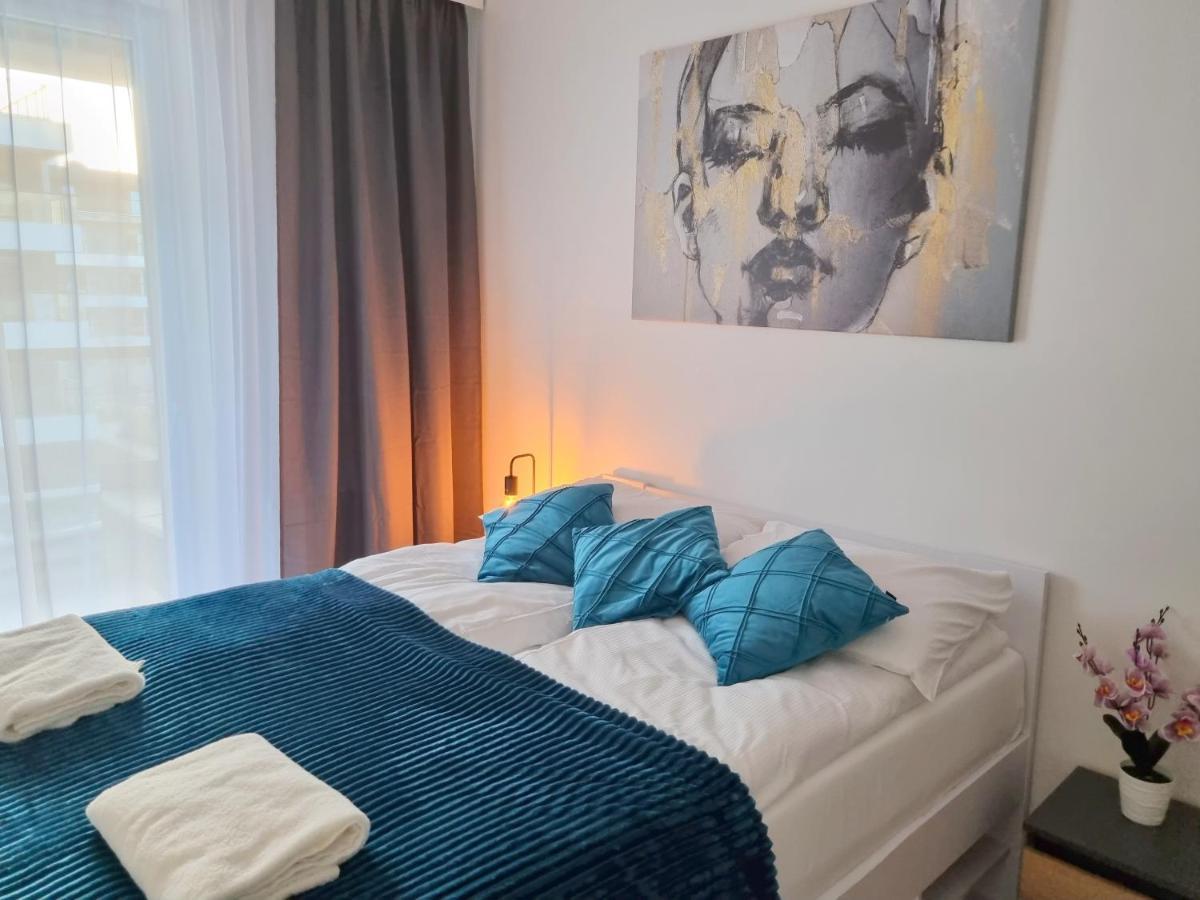 Apartment With 2 Bedrooms & Parking Wroclaw By Noclegi Renters Luaran gambar